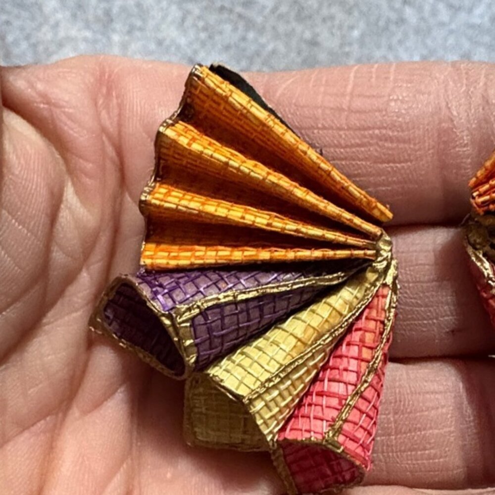 VINTAGE HANDMADE ETHNIC MULTICOLORED RAFFA FABRIC HOLLOW FAN POST 1.2" EARRINGS - Picture 3 of 8